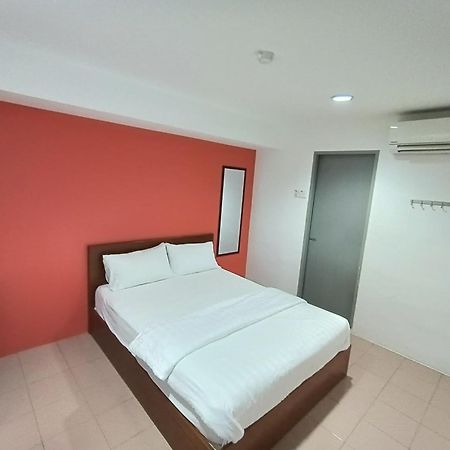 Lux Hotel เตลุคอินทัน ภายนอก รูปภาพ
